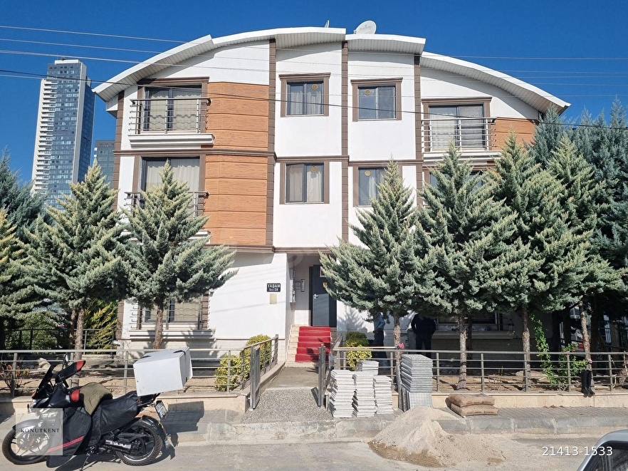 Konutkent’te eşyalı ve klimalı satılık 1+1 daire — net 50 m², 3. kat