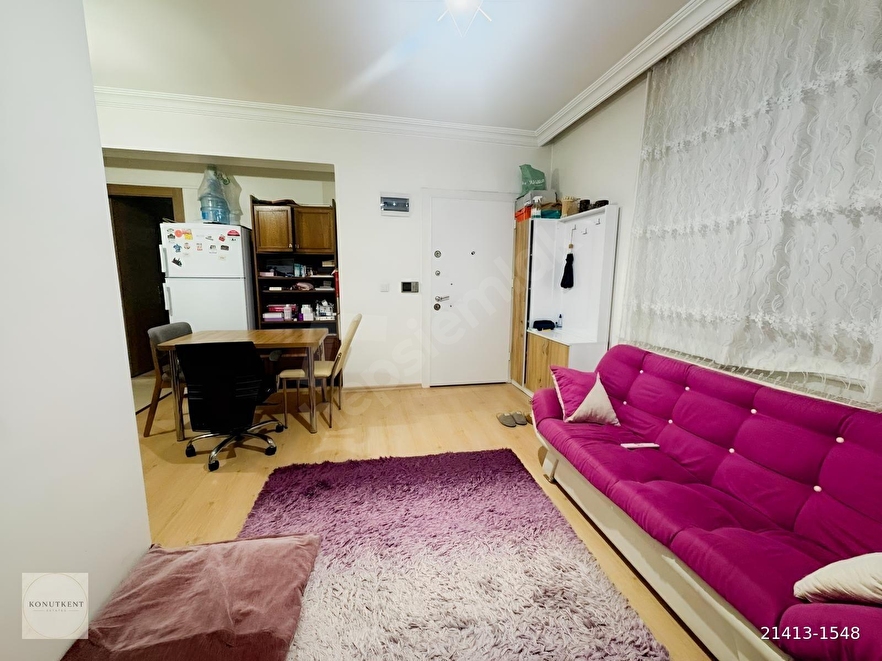 Konutkent’te kat mülkiyetli eşyalı satılık 1+1 daire — net 60 m², giriş katı